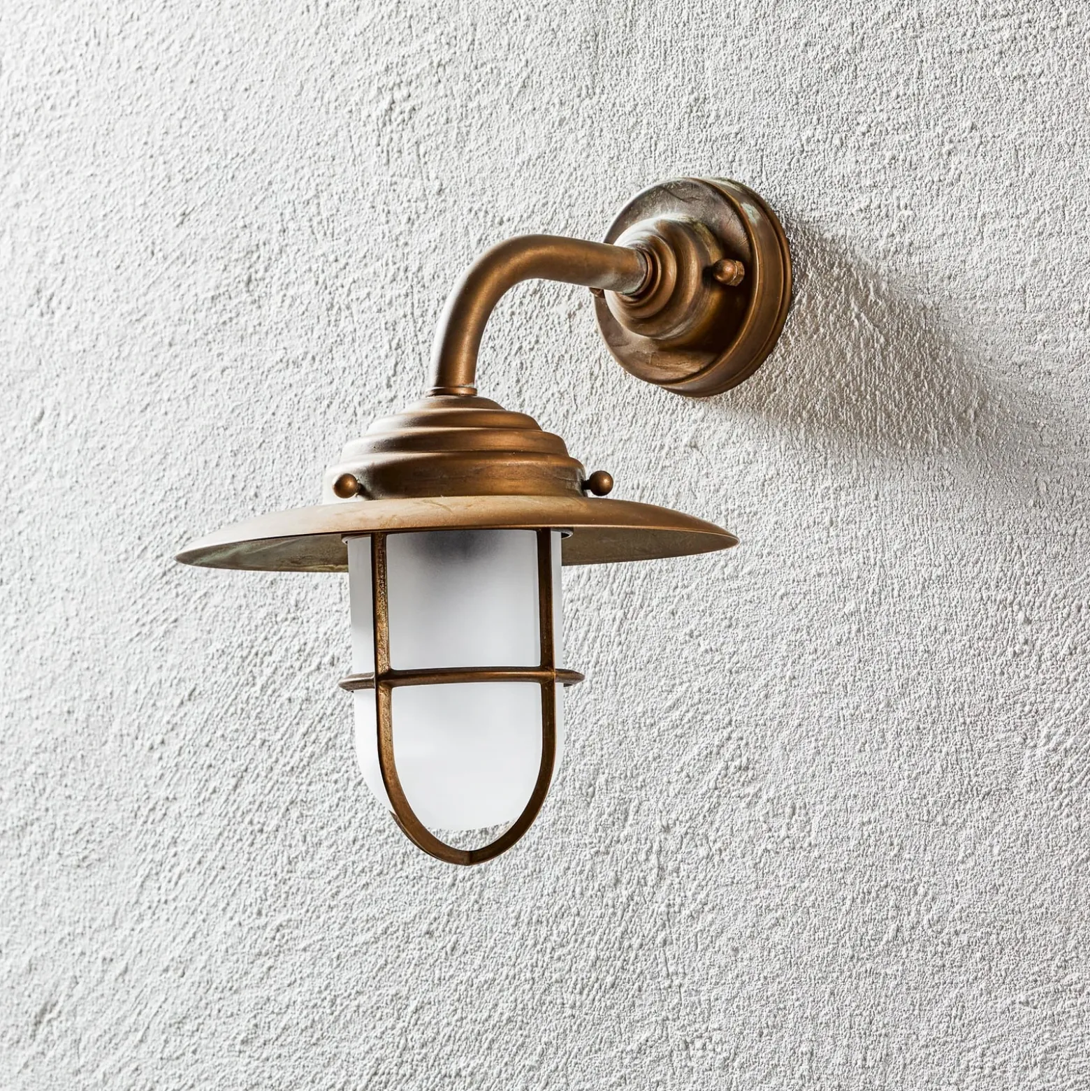 Aplique de exterior antiguo con rejilla, cristal esmerilado