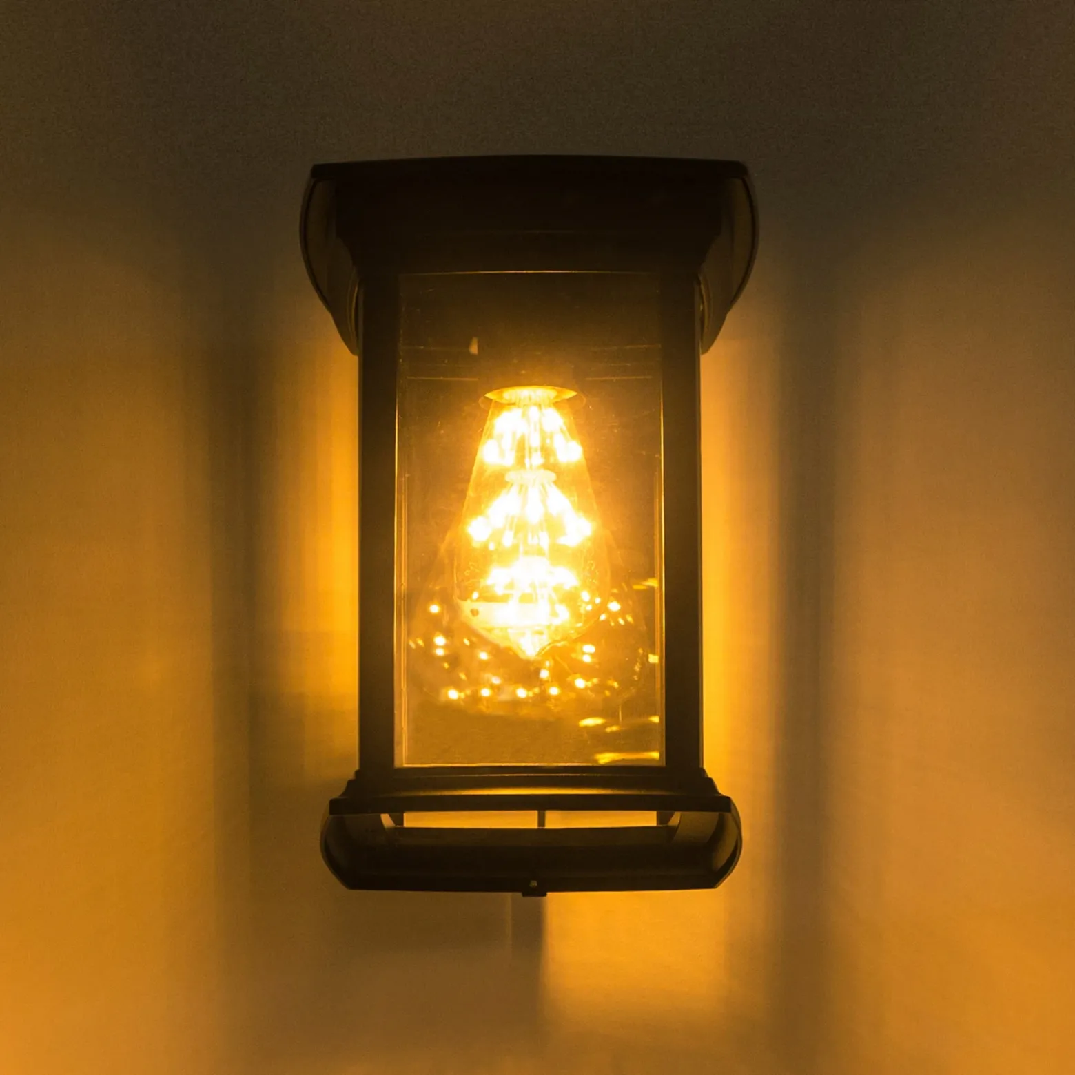 Aplique de exterior Carlton con pantalla de cristal