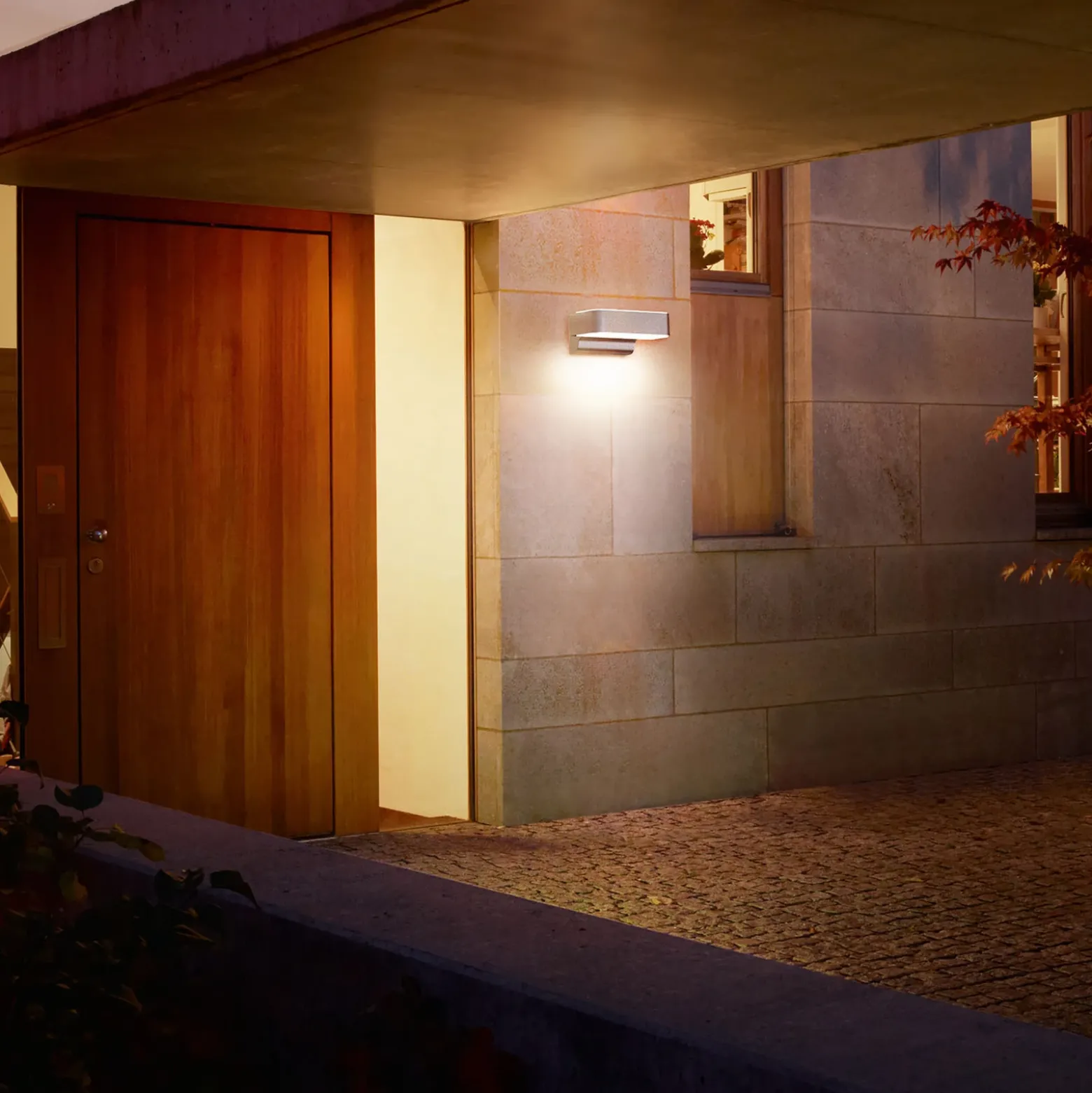 Aplique de exterior con sensor inteligente STEINEL L 800 SC, color antracita