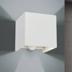 Aplique de exterior LED Cube-S, blanco, metal, detector de movimiento