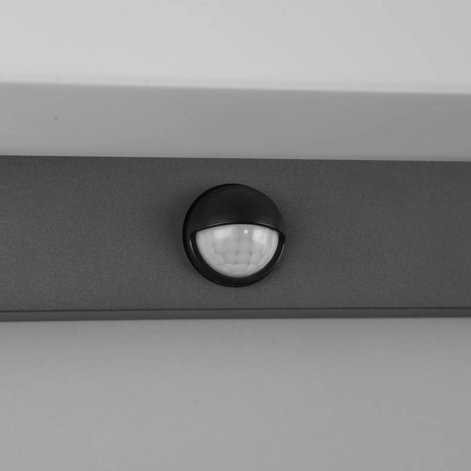 Aplique de exterior LED Nestos, detector de movimiento, IP54
