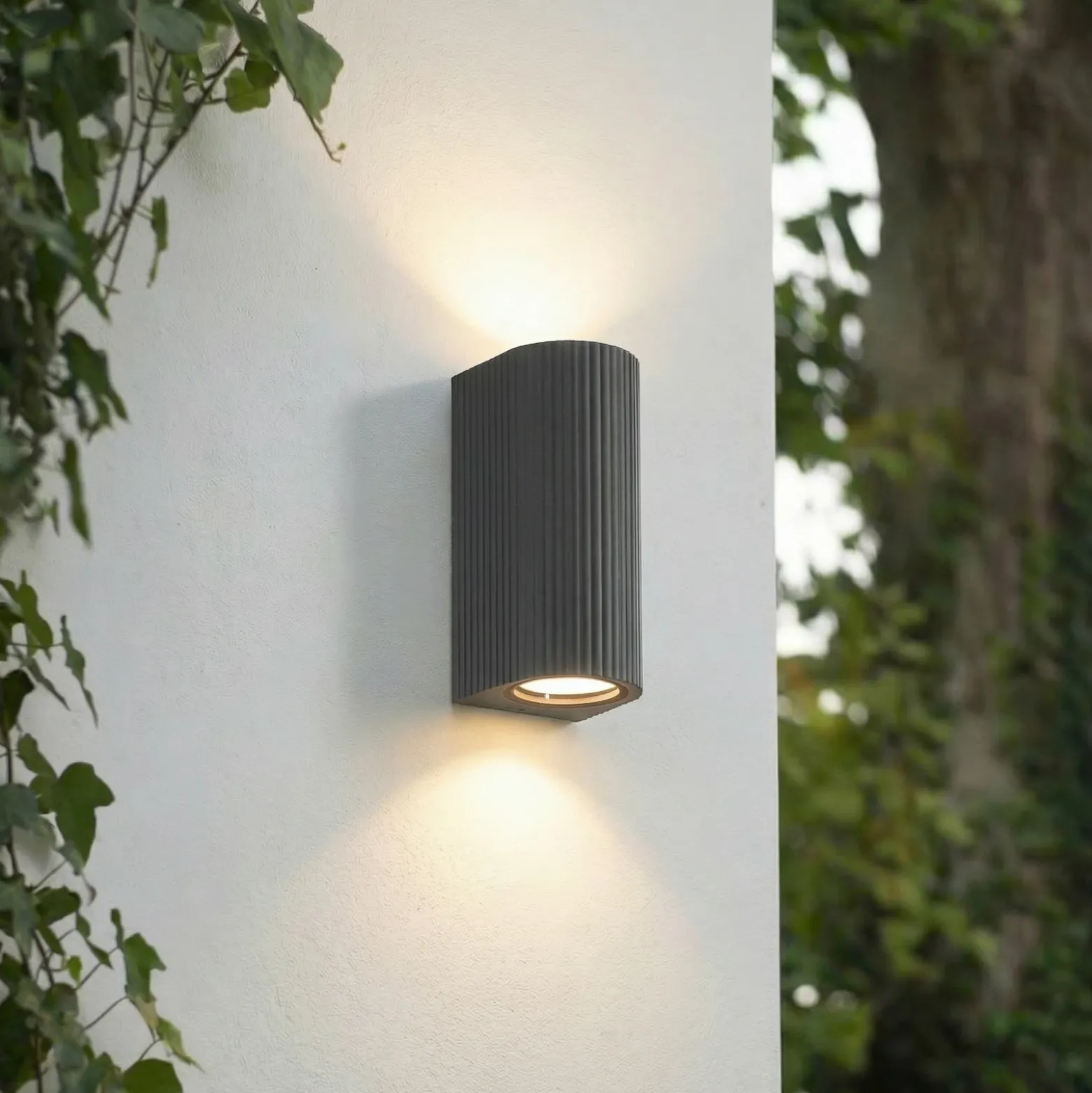 Aplique de exterior Lindby Aluvo, antracita, 16 cm, IP65 Riffel