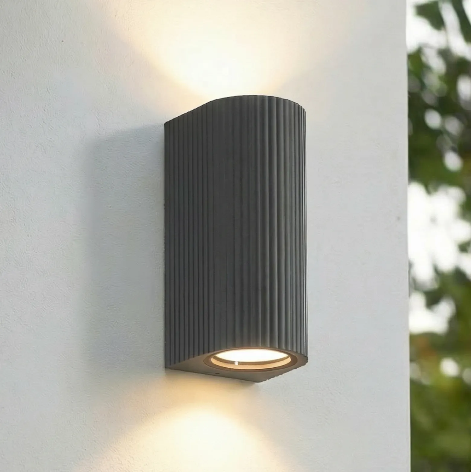 Aplique de exterior Lindby Aluvo, antracita, 16 cm, IP65 Riffel