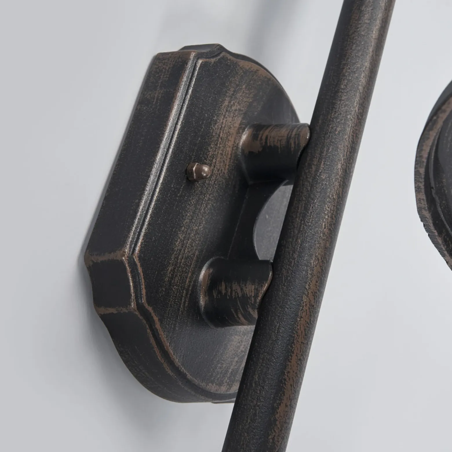 Aplique de exterior Lindby Daphne, negro antiguo, con sensor, E27