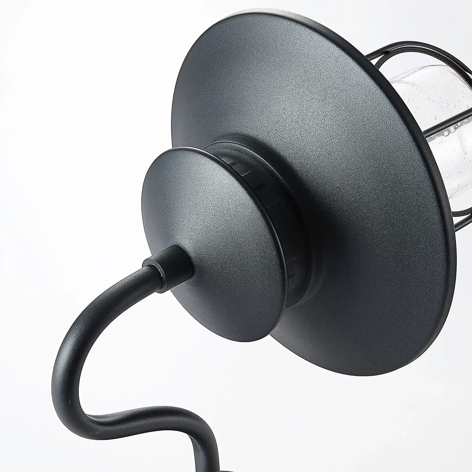 Aplique de exterior Lindby Kyan, altura 40 cm, negra, IP44, E27