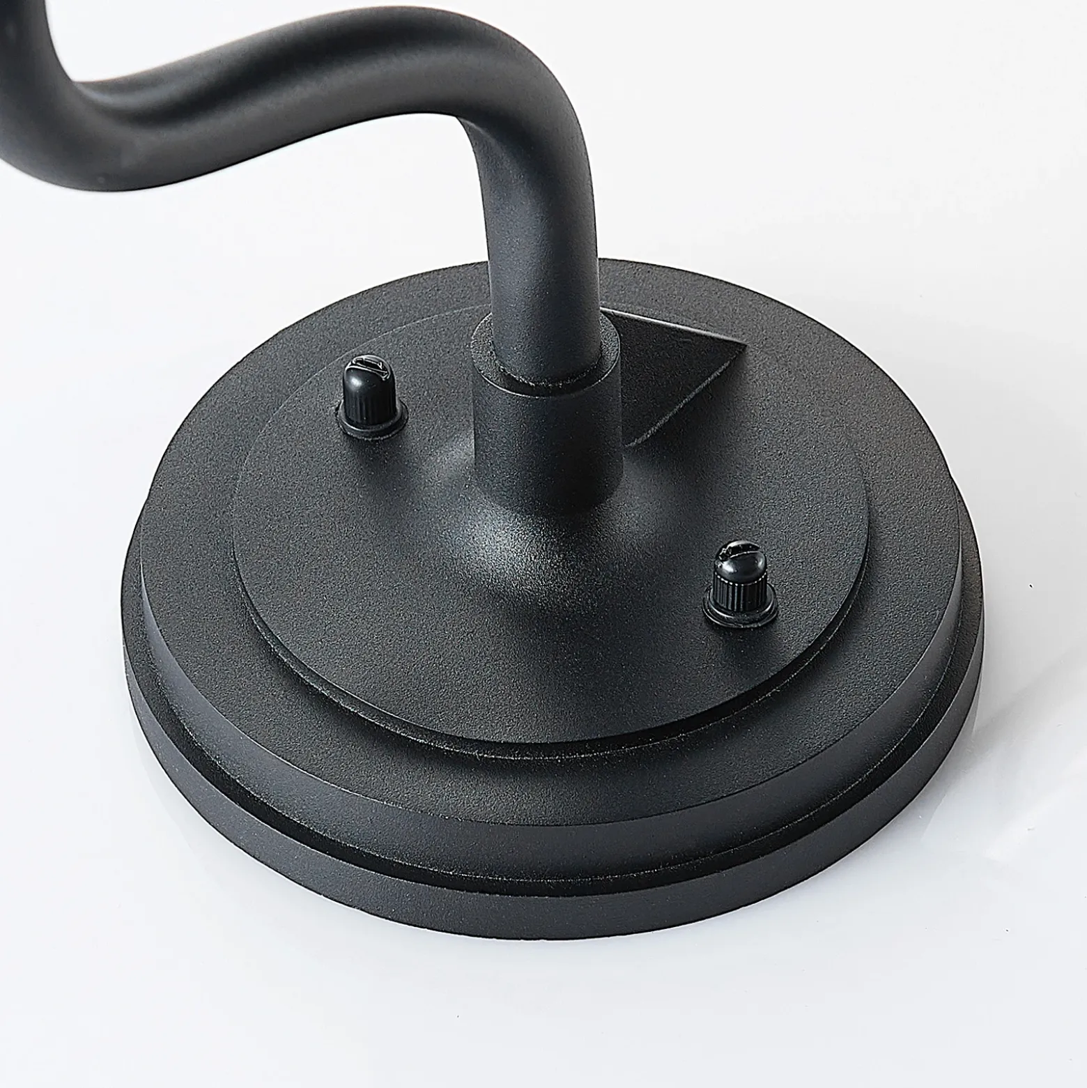 Aplique de exterior Lindby Kyan, altura 40 cm, negra, IP44, E27