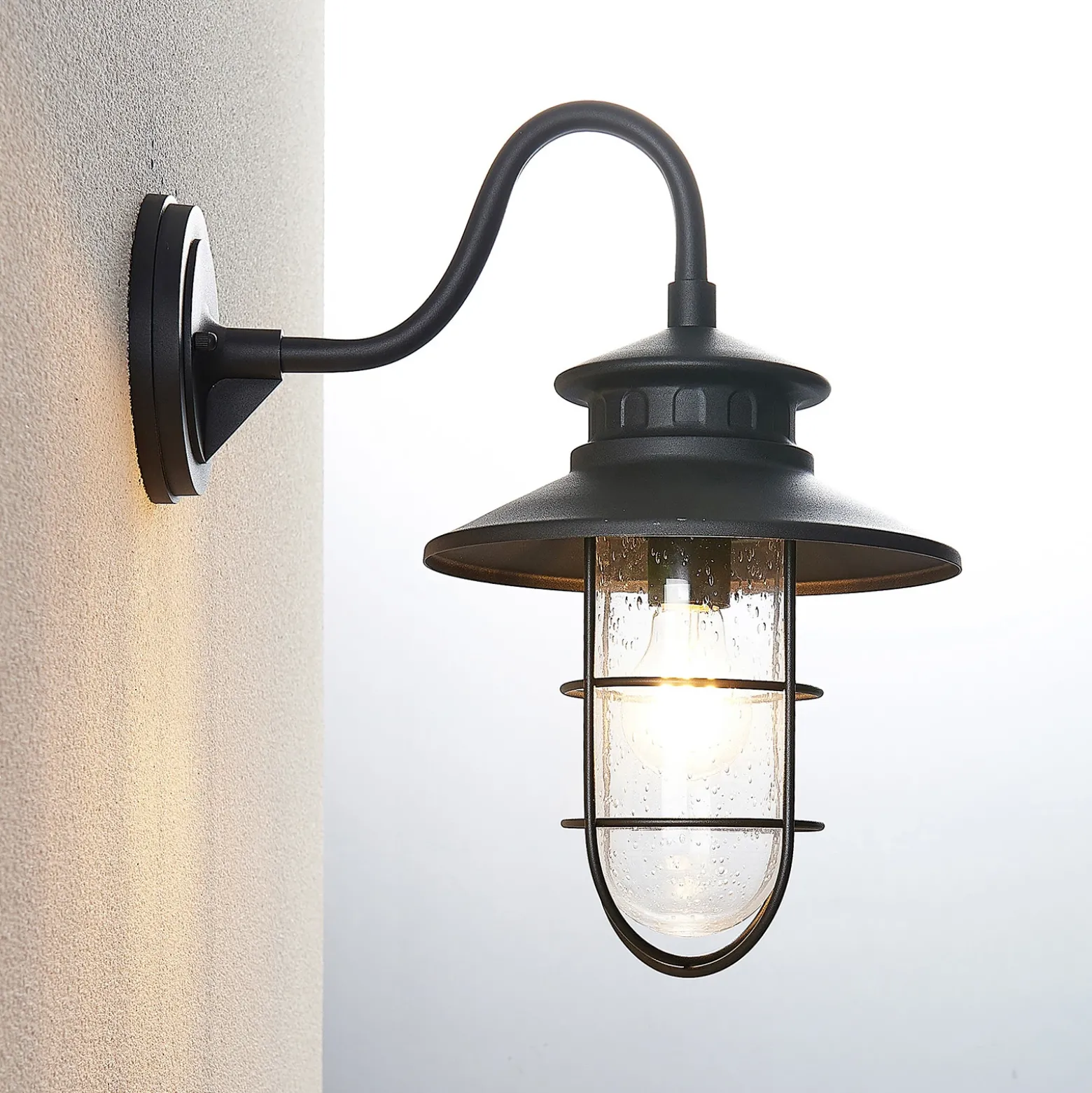 Aplique de exterior Lindby Kyan, altura 40 cm, negra, IP44, E27