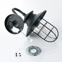 Aplique de exterior Lindby Kyan, altura 40 cm, negra, IP44, E27