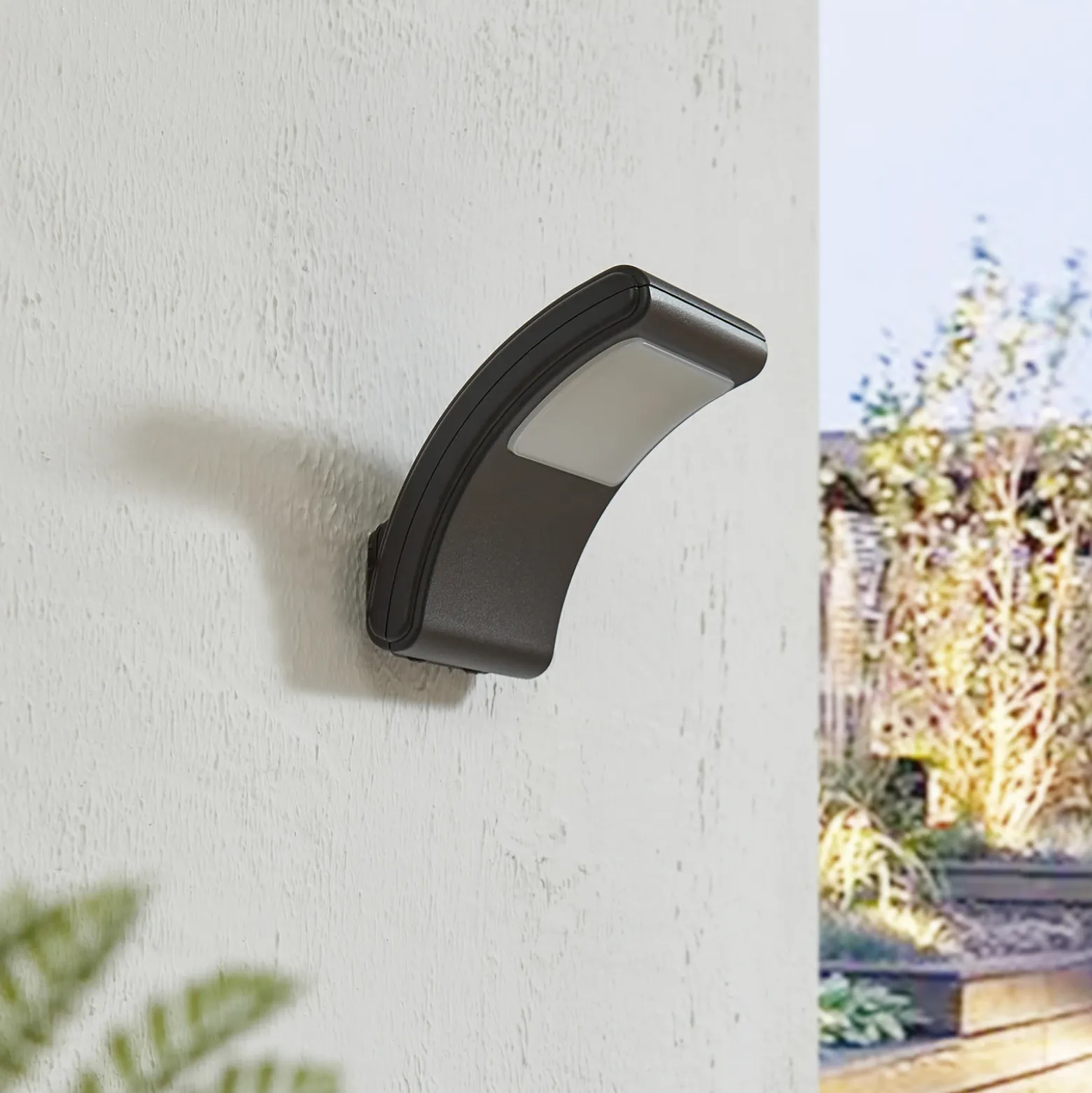 Aplique de exterior Lindby LED Radane, gris oscuro, angular, IP54