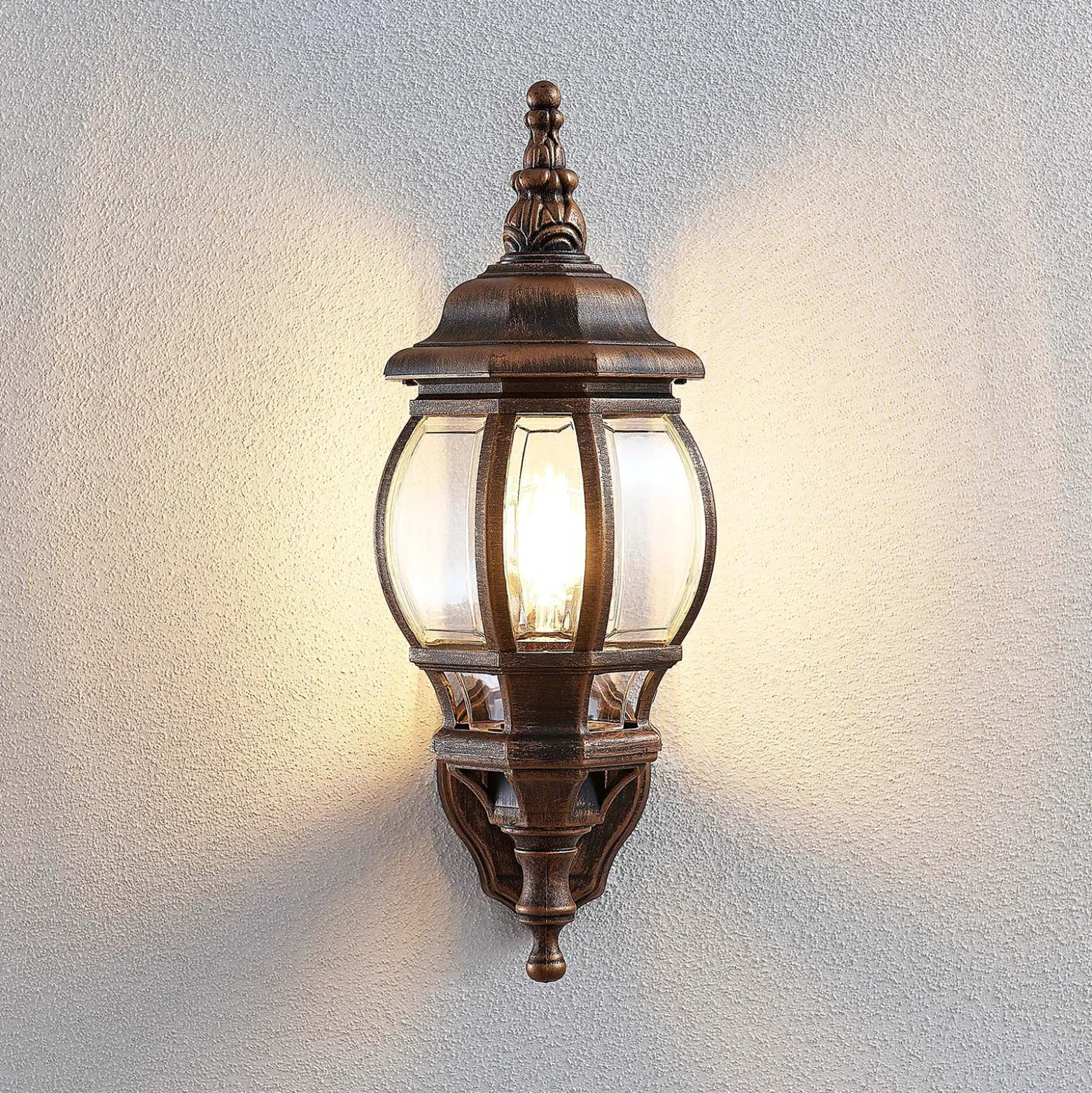 Aplique de exterior Lindby Nadesha, altura 47 cm, dorado cepillado