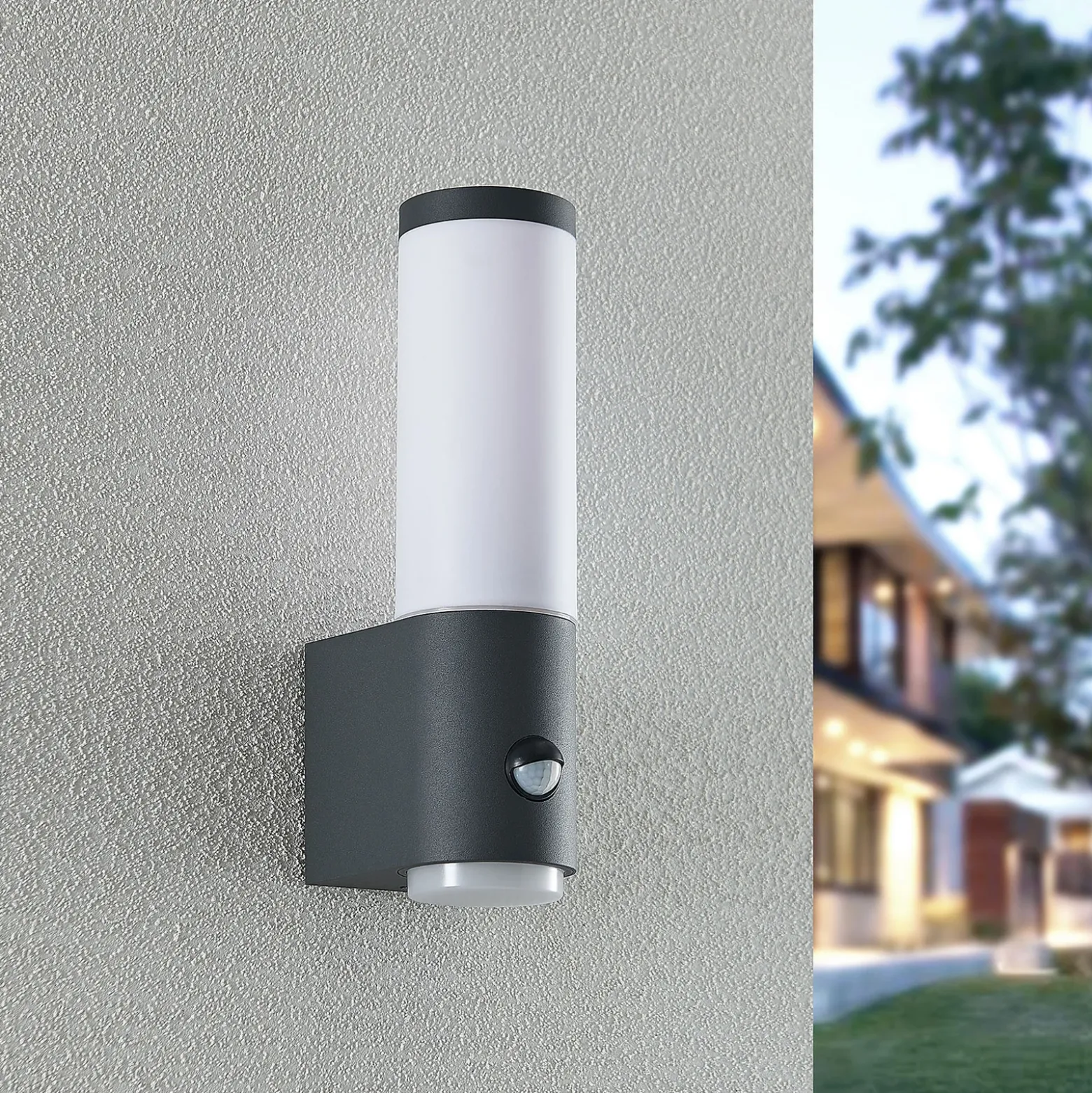 Aplique de exterior Lindby Okari con sensor, recto