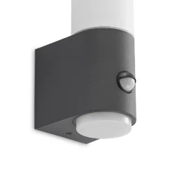 Aplique de exterior Lindby Okari con sensor, recto