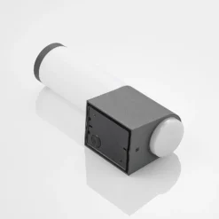 Aplique de exterior Lindby Okari con sensor, recto