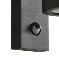 Aplique de exterior Lindby Yrene, 20 cm, negra, con sensor, Riffle