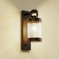 Aplique de exterior Lindby Yrene, 20 cm, negra, con sensor, Riffle
