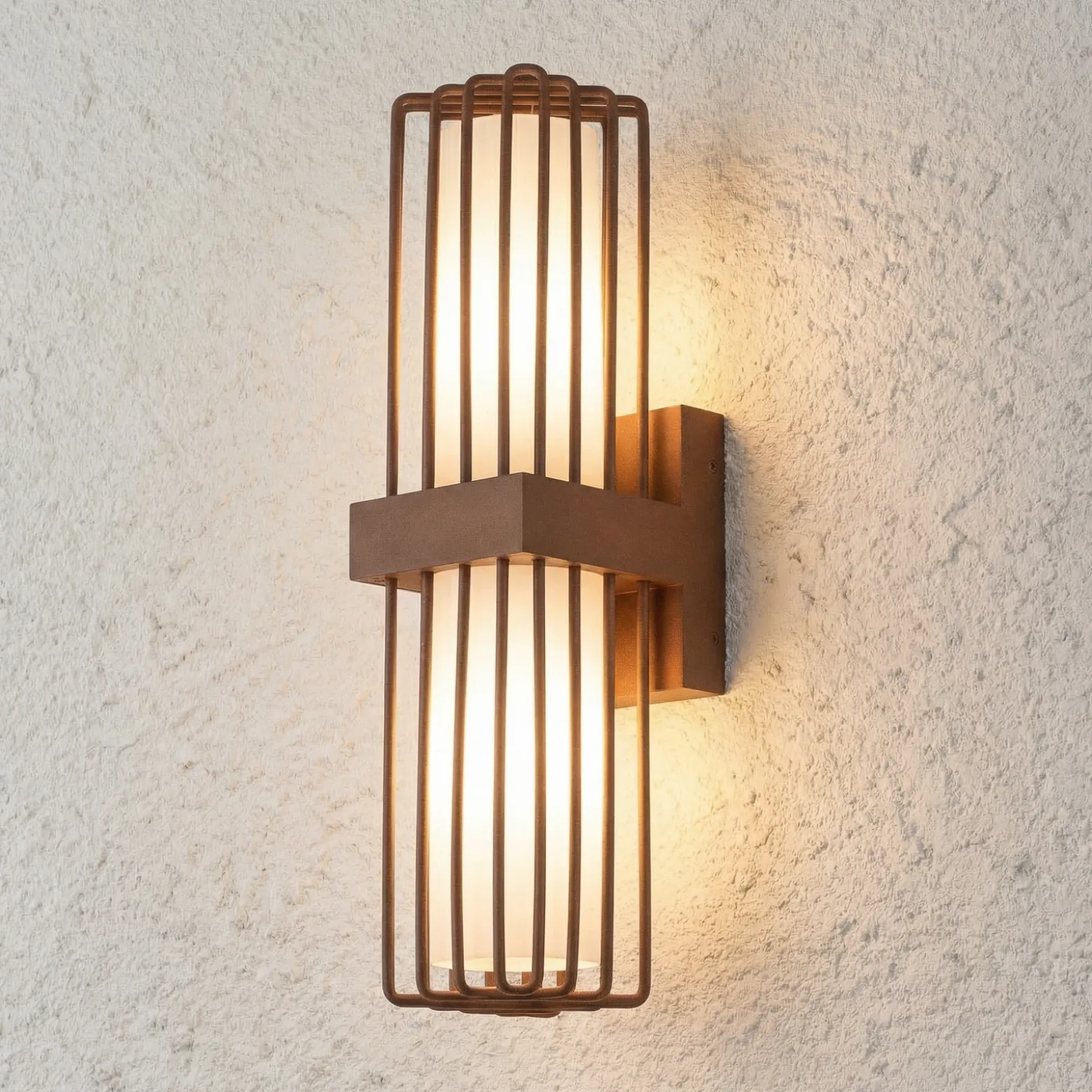 Aplique de exterior Lucande Chandan, óxido, 2 luces, IP54, E27