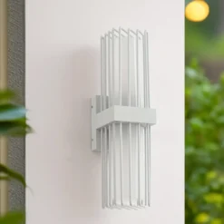 Aplique de exterior Lucande Chandan, 42 cm, blanco, metal, IP54