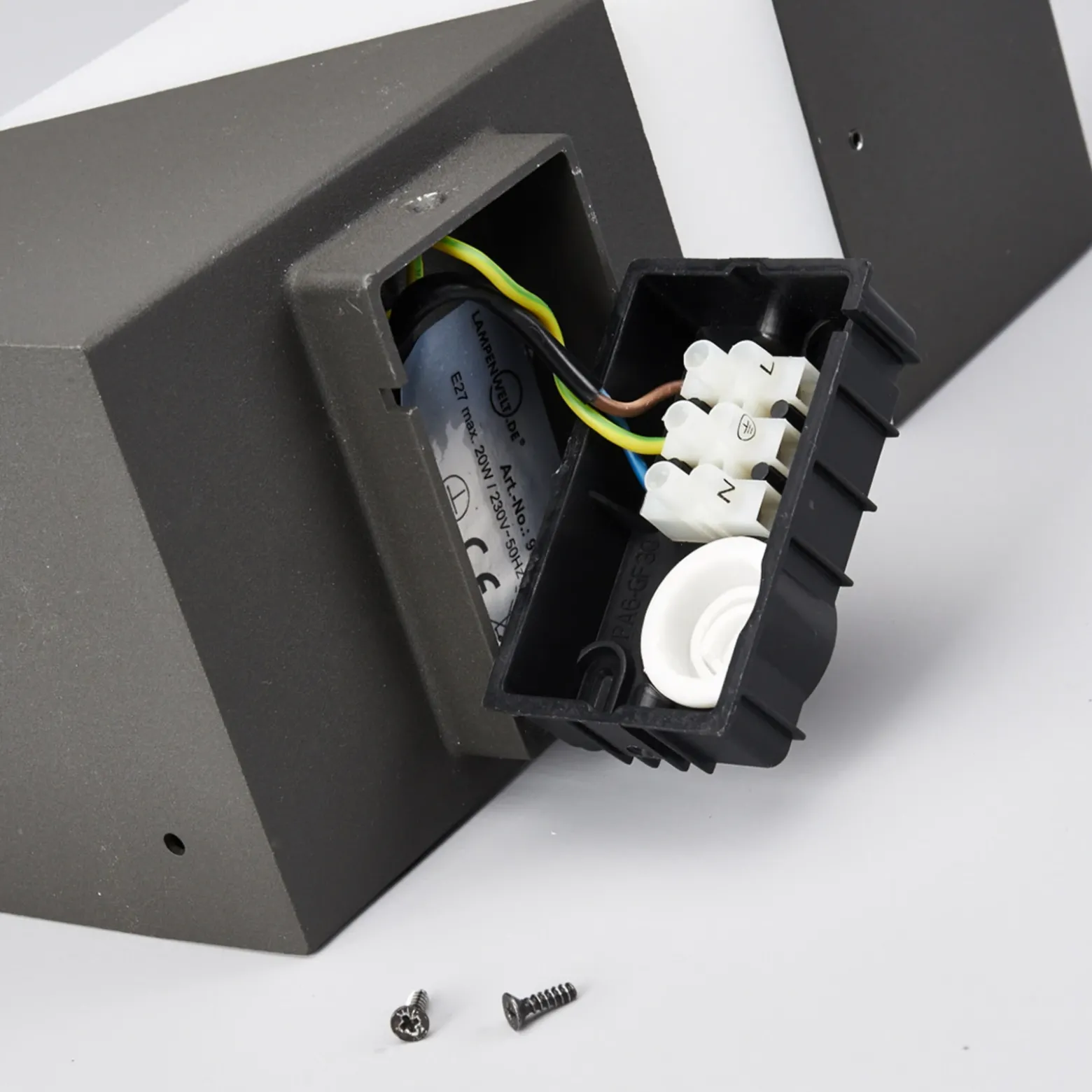 Aplique de exterior Lucande Kiran, con sensor, gris, IP44, E27
