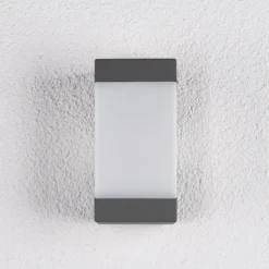 Aplique de exterior Lucande Kiran, gris, metal, IP44, E27