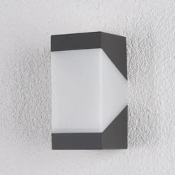 Aplique de exterior Lucande Kiran, gris, metal, IP44, E27