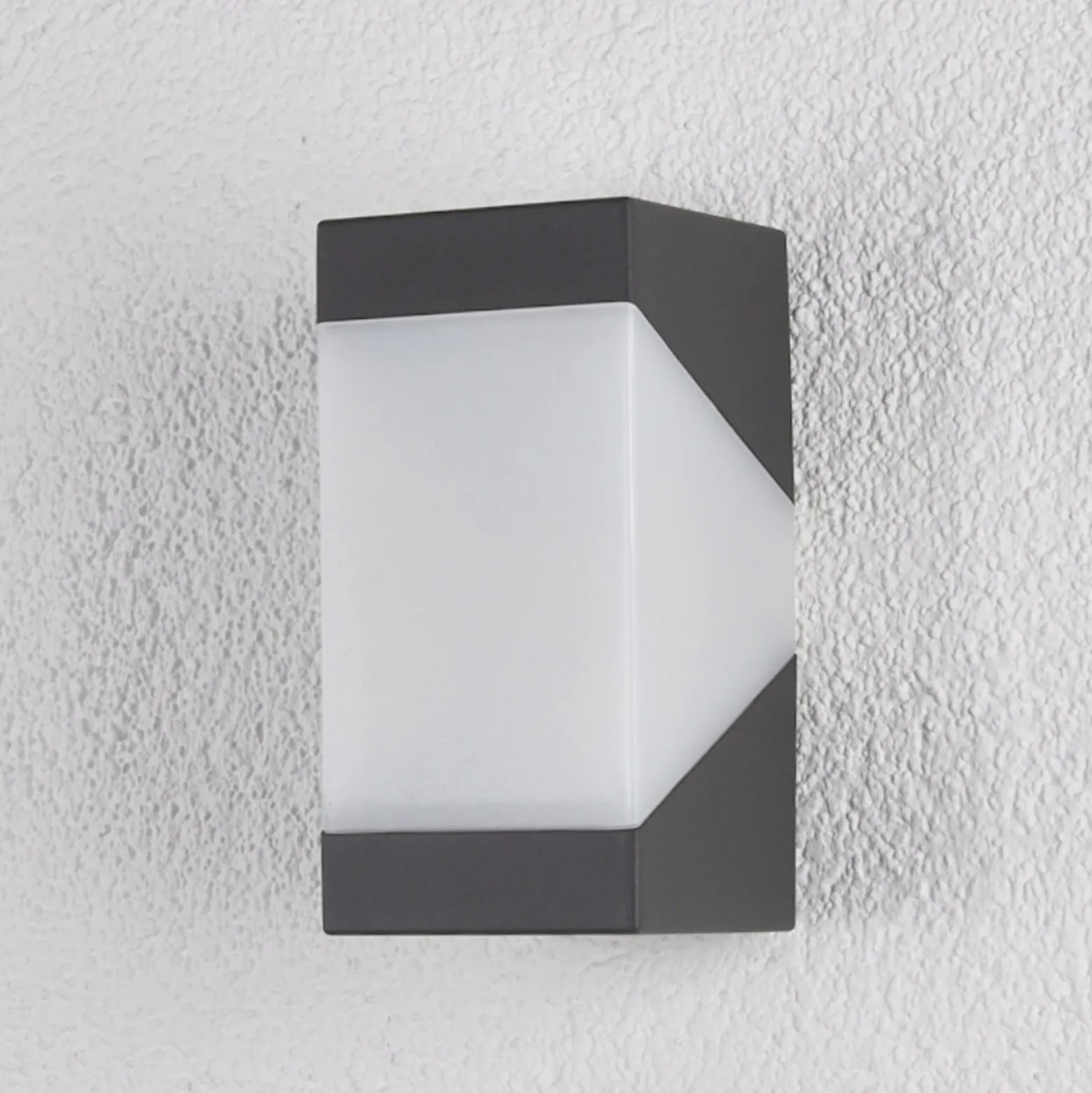 Aplique de exterior Lucande Kiran, gris, metal, IP44, E27