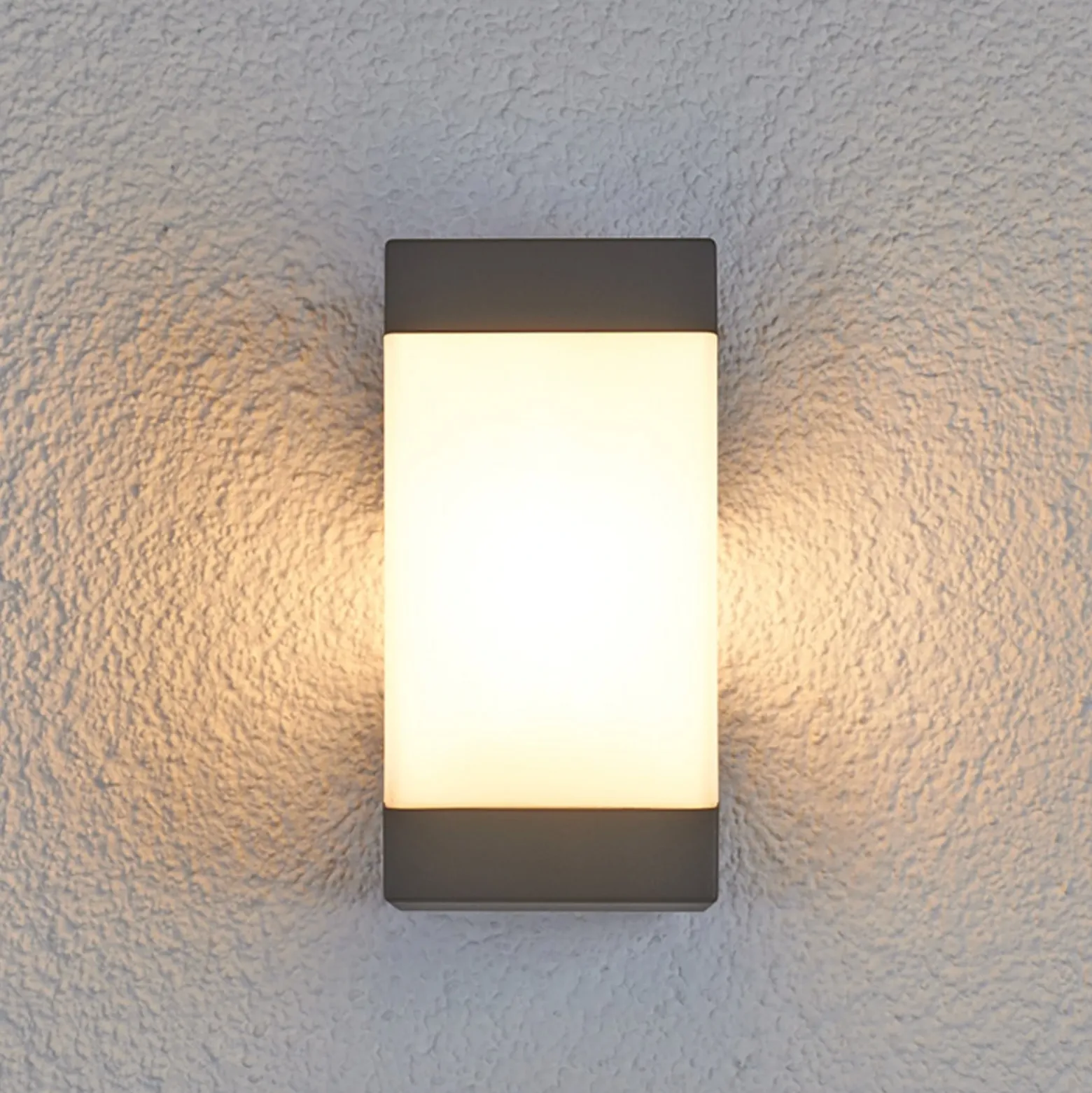 Aplique de exterior Lucande Kiran, gris, metal, IP44, E27