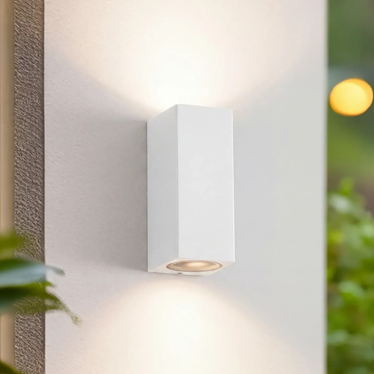 Aplique de exterior Lucande Xava, luz hacia arriba/abajo, blanca, 2 luces, GU10