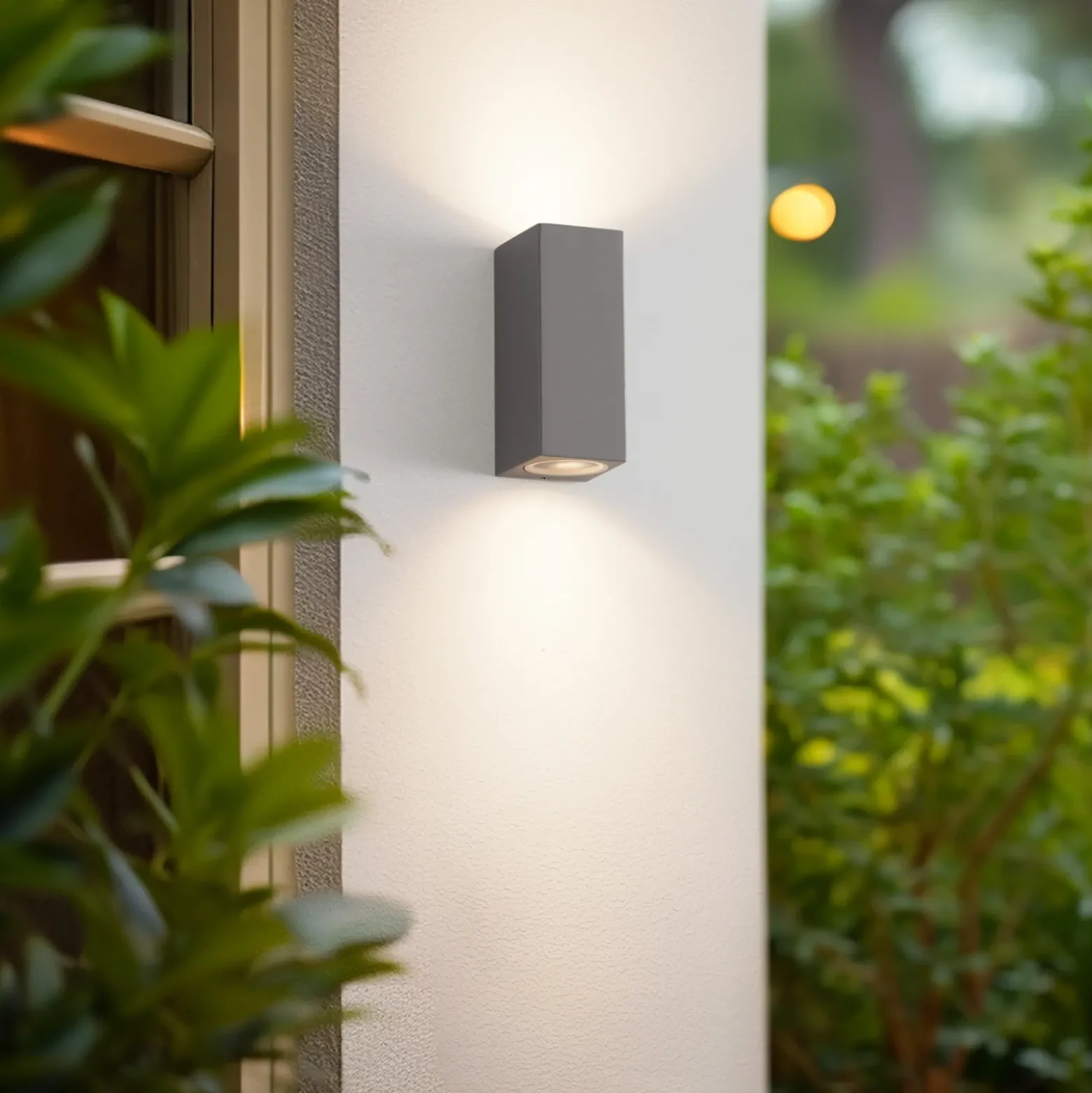 Aplique de exterior Lucande Xava, luz hacia arriba/abajo, gris, 2 luces, GU10