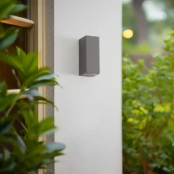 Aplique de exterior Lucande Xava, luz hacia arriba/abajo, gris, 2 luces, GU10