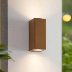 Aplique de exterior Lucande Xava, luz hacia arriba/abajo, marrón, 2 luces, GU10