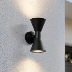 Aplique de exterior Lucande Xalor, negro, IP65, metal, GU10