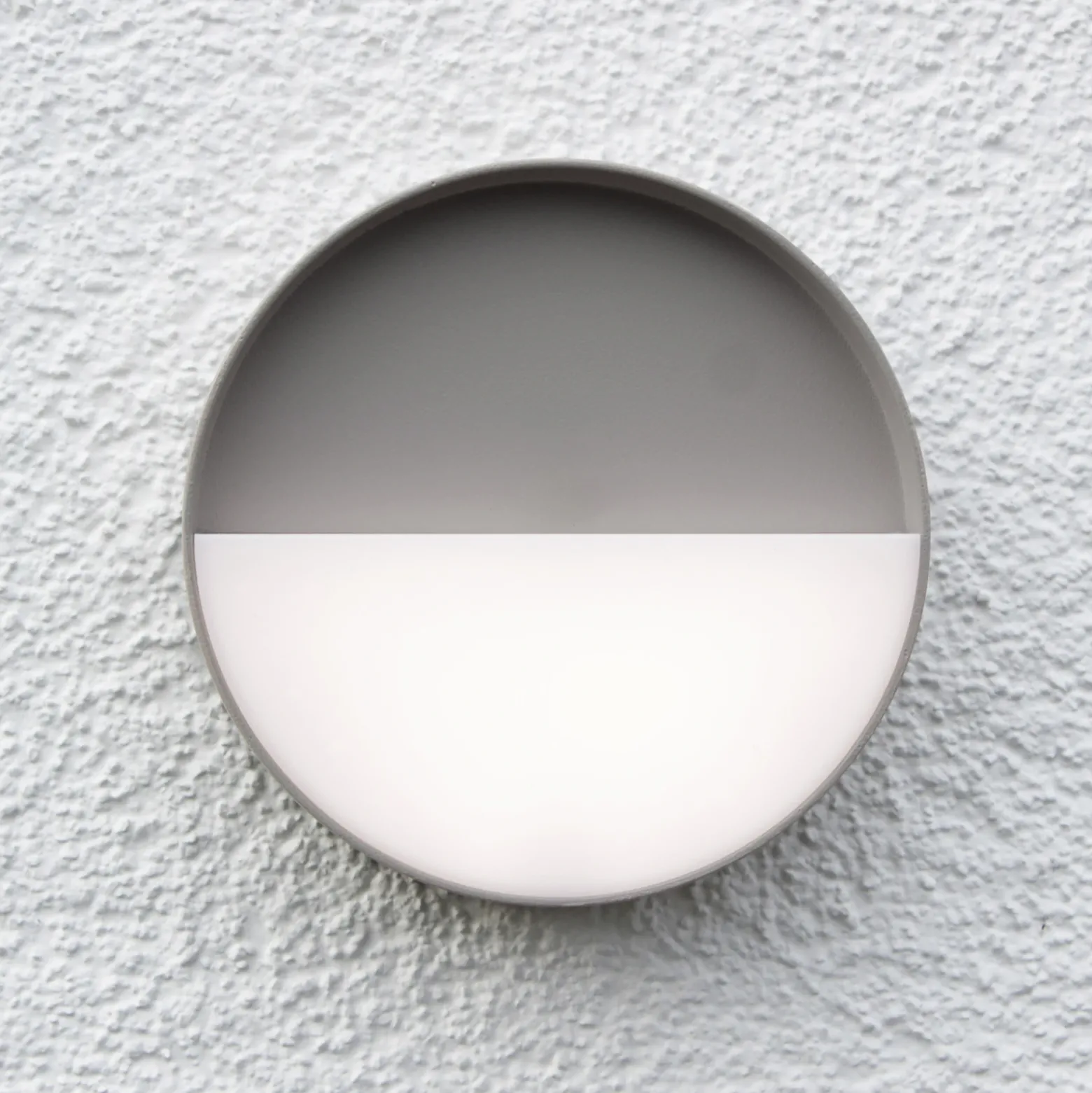 Aplique de exterior Meg LED recargable, color arena, Ø 15 cm