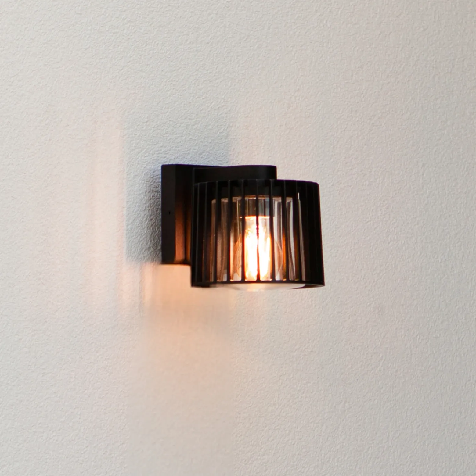 Aplique de exterior SHYNE, negra, 19 cm, metal, IP54, E27