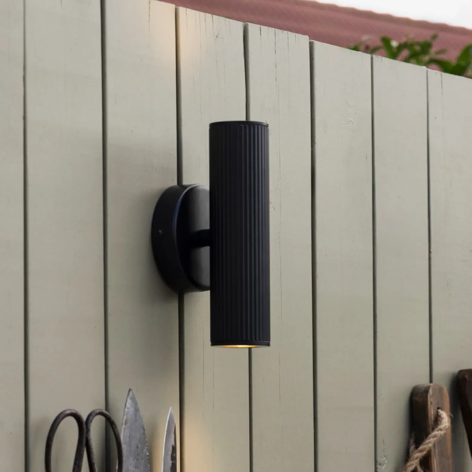 Aplique de pared Hubble de Globen Lighting, negro, altura 21 cm, IP44