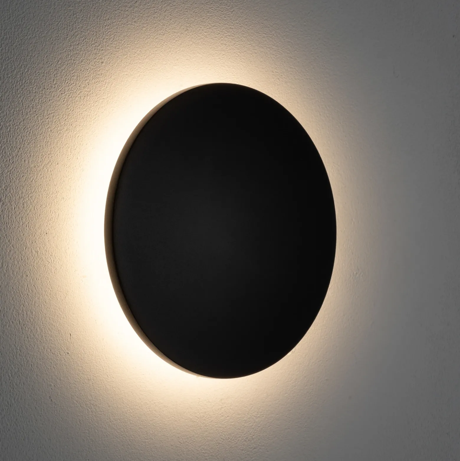 Aplique de pared LED Aria M, negro, aluminio, Ø 18 cm
