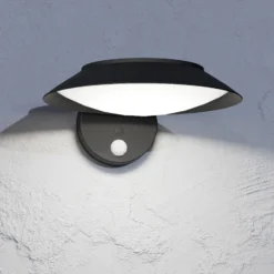 Aplique de pared LED Cerrisi, ancho 10,5 cm, negro, sensor