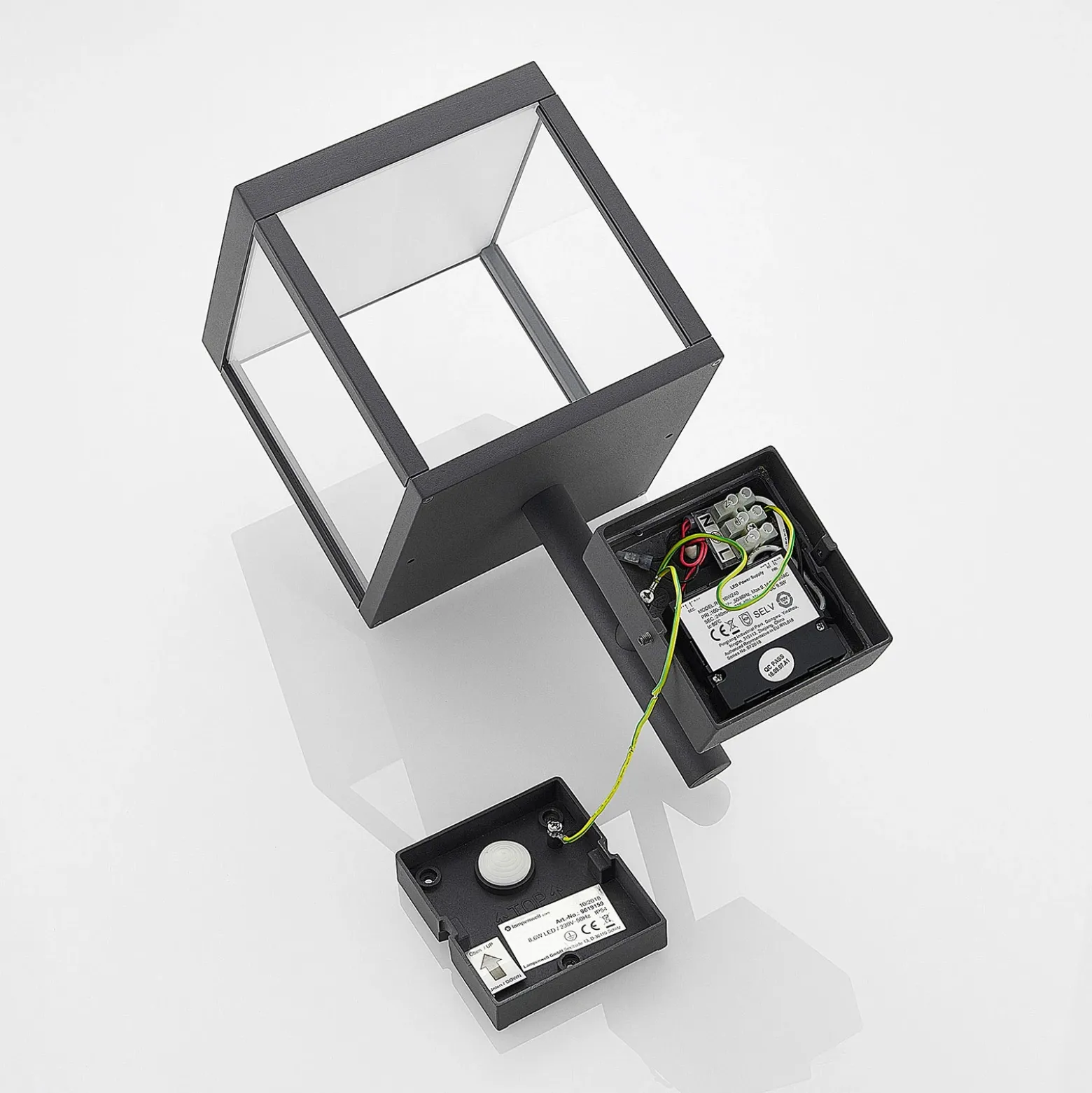 Aplique de pared LED Cube de Lucande, antracita, vidrio, 37 cm, IP54