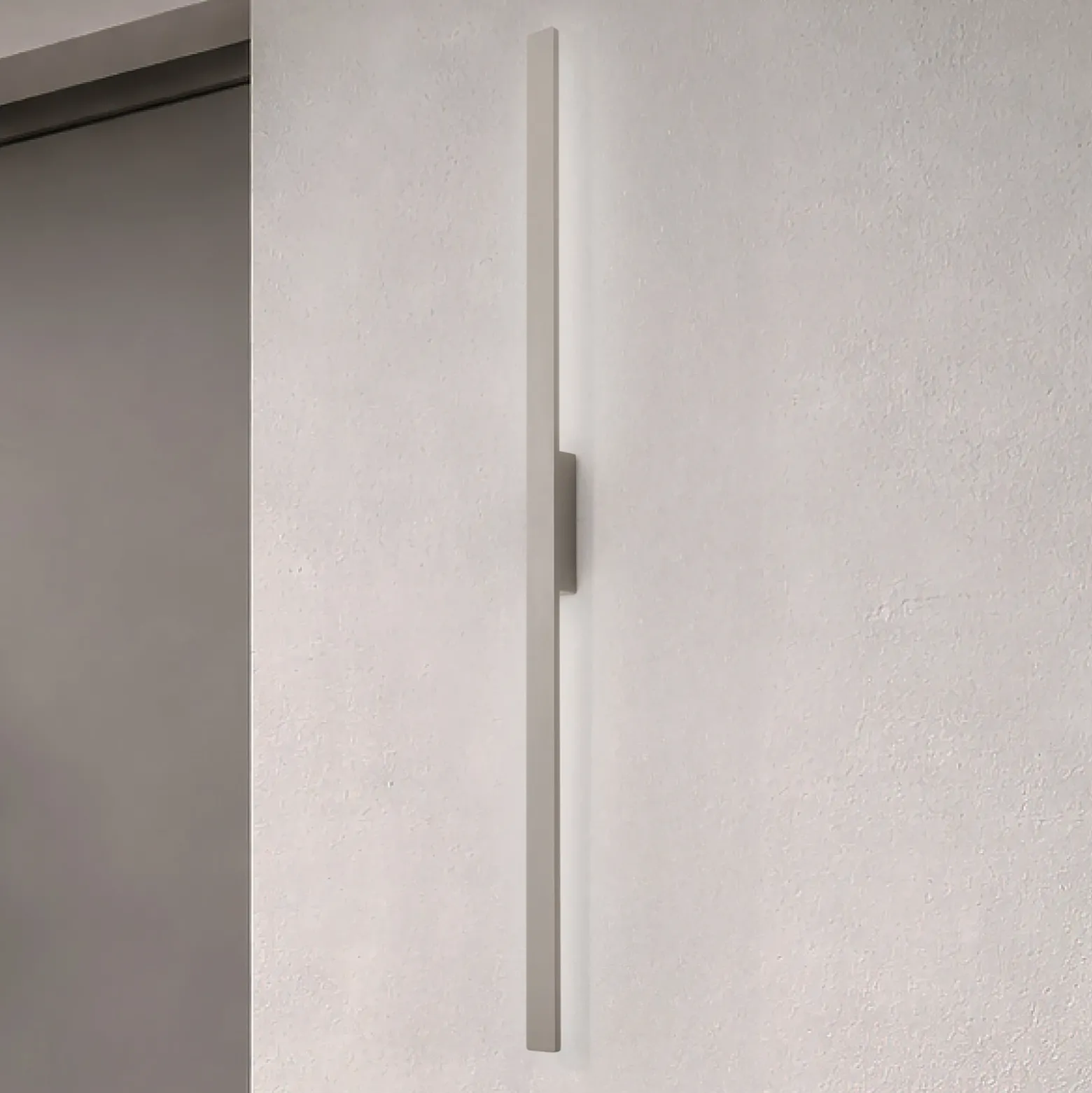 Aplique de pared LED Demi L, arena, aluminio, altura 144 cm, IP54