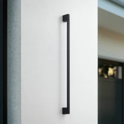 Aplique de pared LED Lindby Neano, 120 cm, negro, metal, IP54