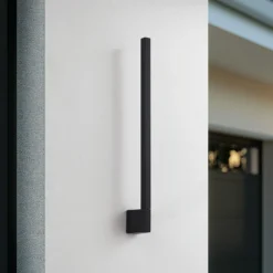 Aplique de pared LED Lindby Neano, 60 cm, negro, metal, IP54