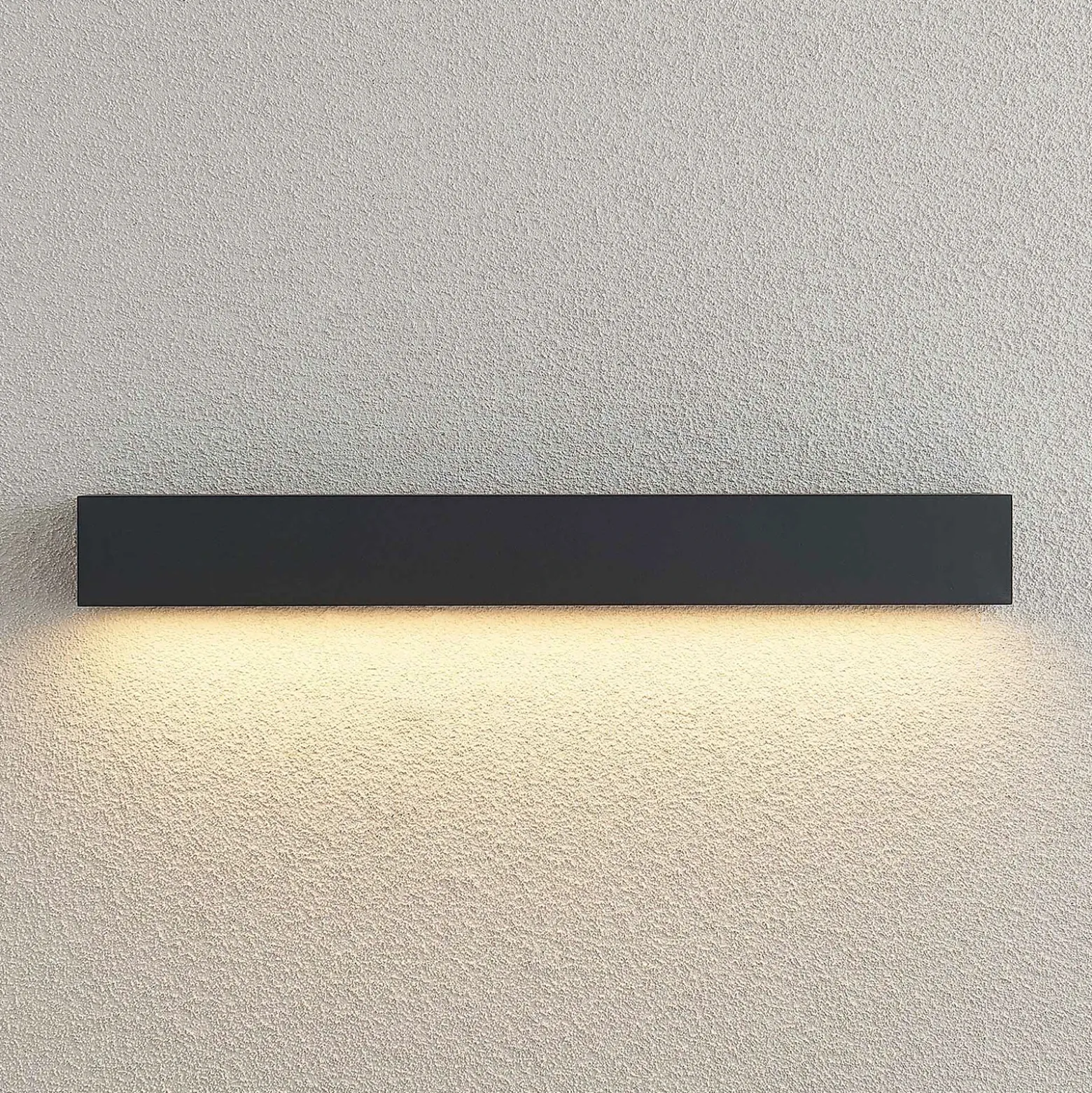 Aplique de pared LED Lucande Lengo, 50 cm, antracita, hacia abajo, 3000 K