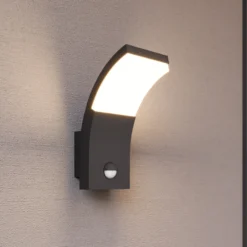 Aplique de pared LED Lucande Timm, sensor, 20 cm, antracita, IP54