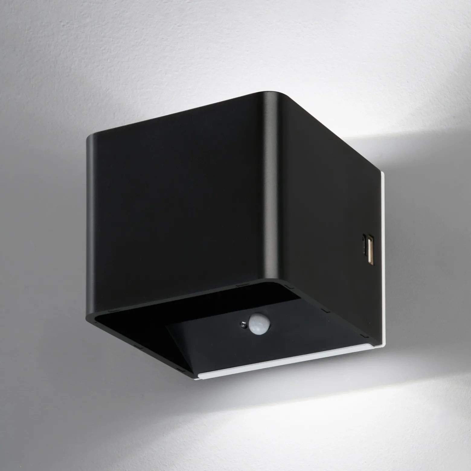Aplique de pared LED Magnetics, negro, USB, detector de movimiento