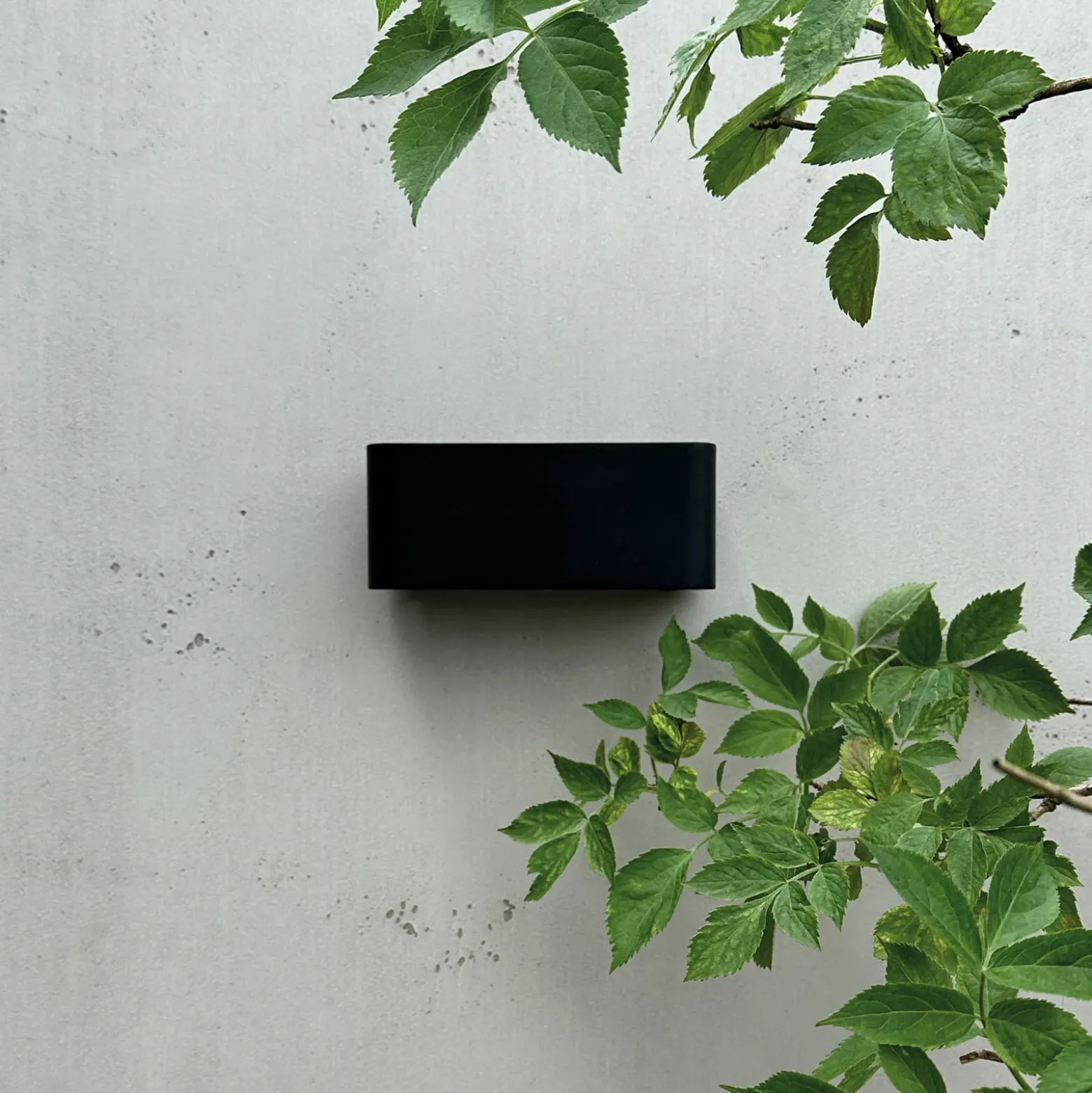 Aplique de pared LED para exterior Saturn de Dyberg Larsen, negro, 14,7 cm