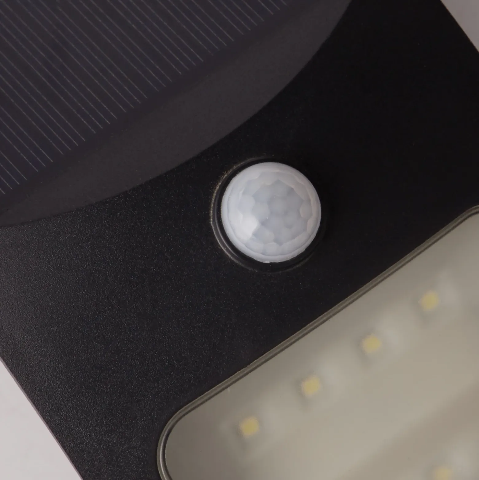 Aplique de pared LED solar 67420BK-PIR, detector de movimiento