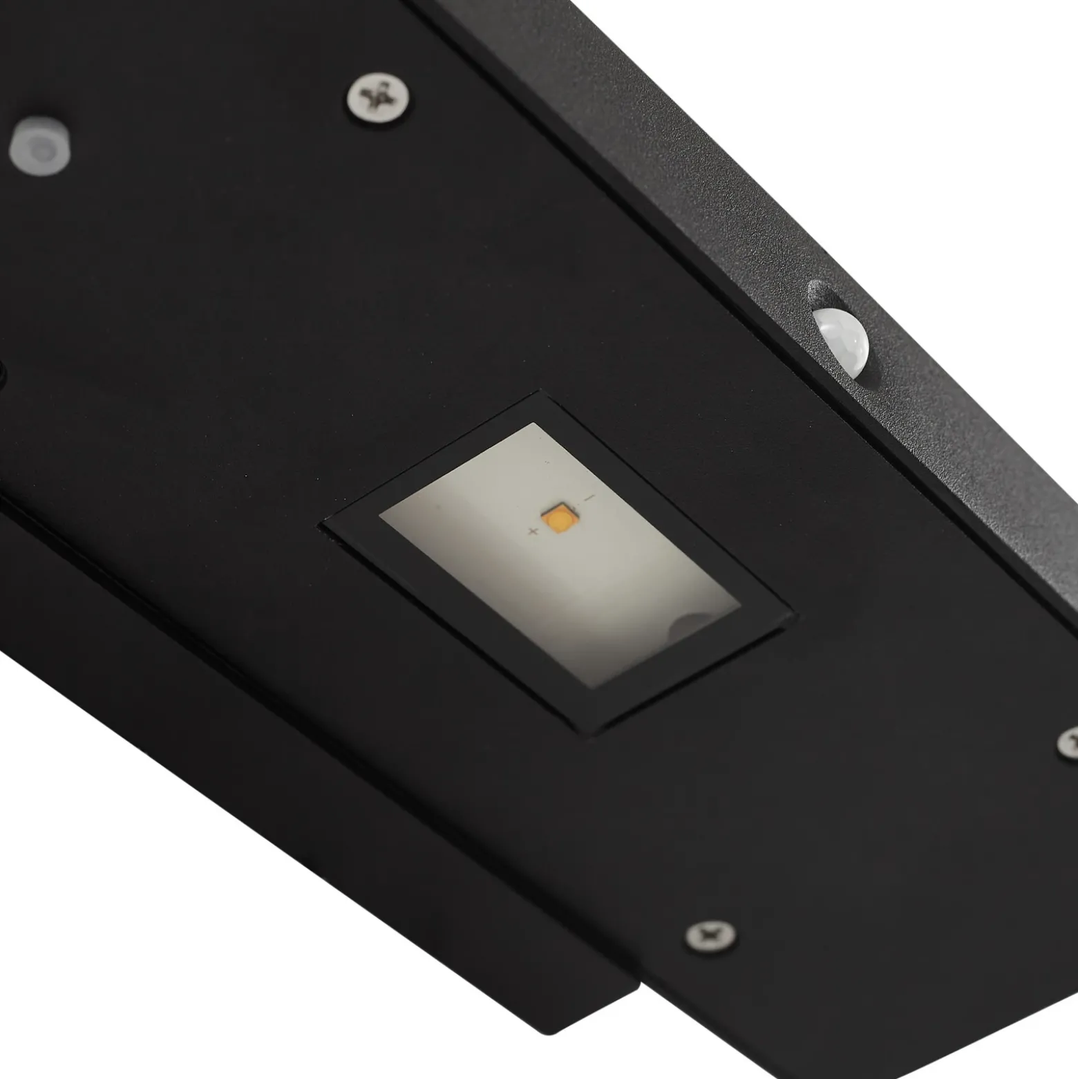 Aplique de pared LED solar Lucande Tavon, angular, negra, con sensor