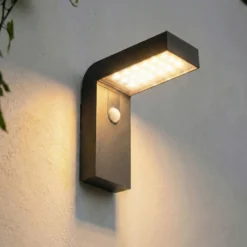 Aplique de pared LED solar Prios Aurino, negra, sensor, IP44
