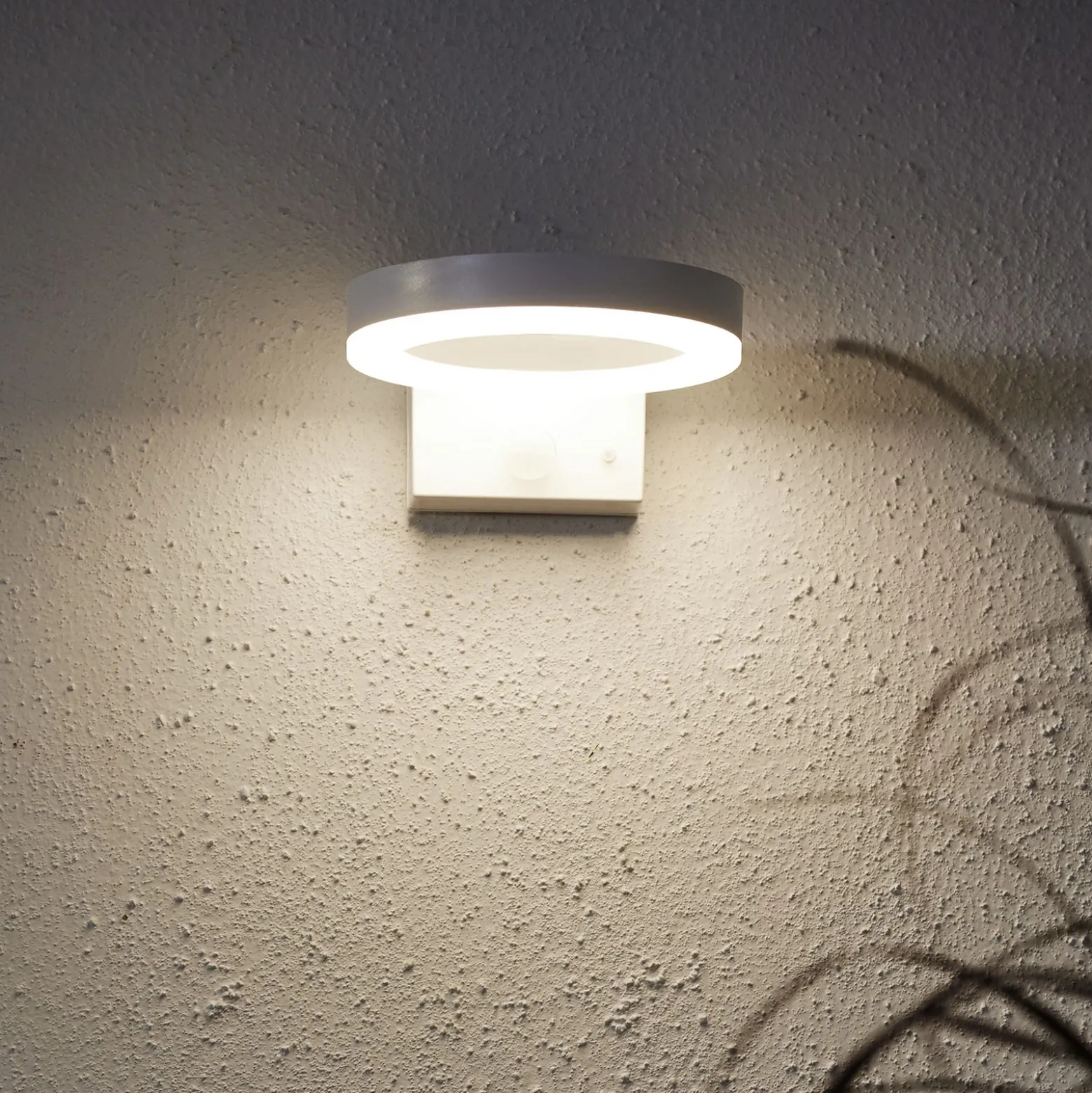 Aplique de pared LED solar Vidi con detector de movimiento