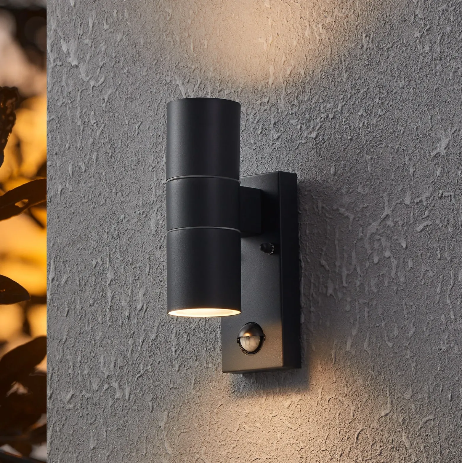 Aplique de pared Riga 5 antracita, 21 cm, metal, con sensor, 2 luces.