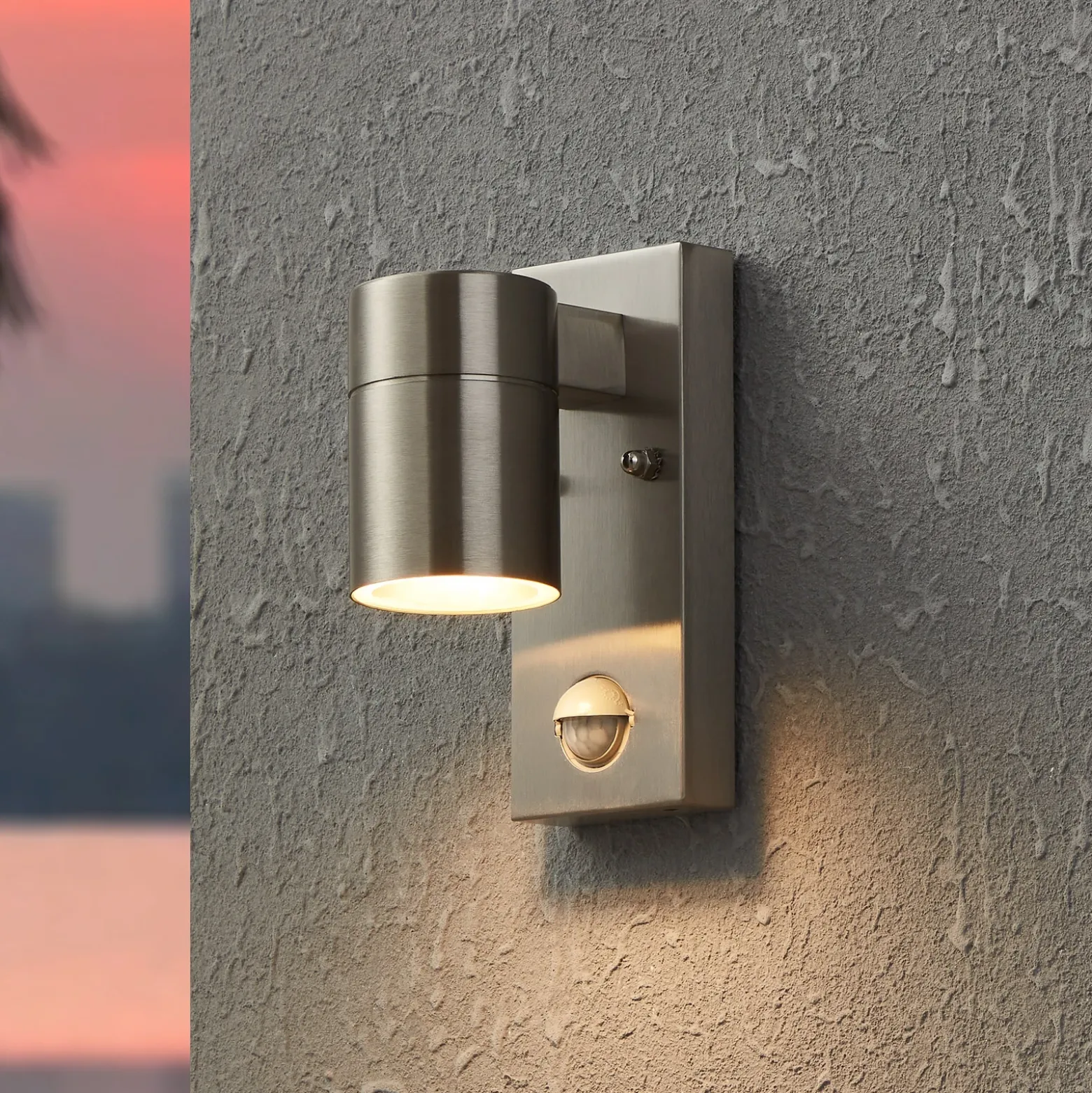 Aplique de pared Riga 5 en color acero inoxidable, 16 cm, sensor de acero